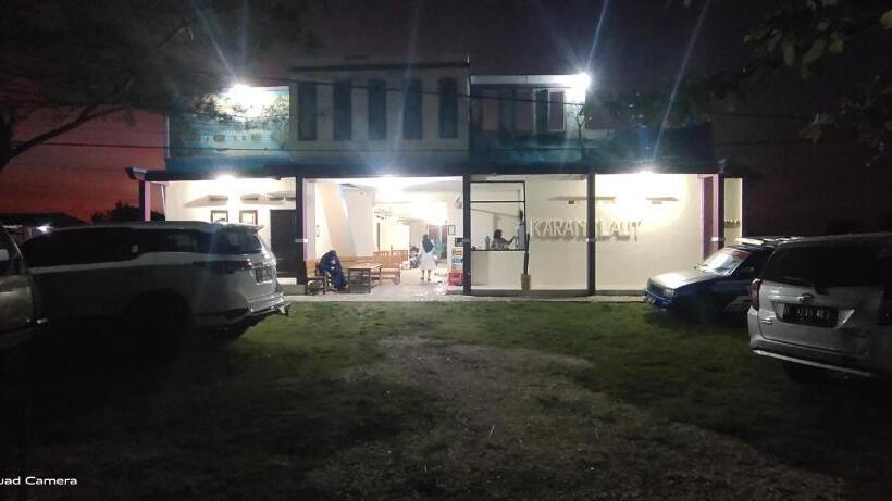ユースホステル Penginapan Karanglaut Santolo