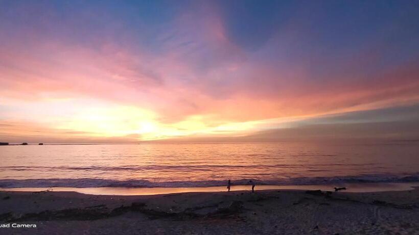 ユースホステル Penginapan Karanglaut Santolo