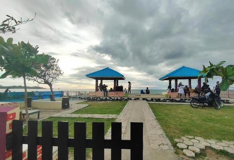 ユースホステル Penginapan Karanglaut Santolo