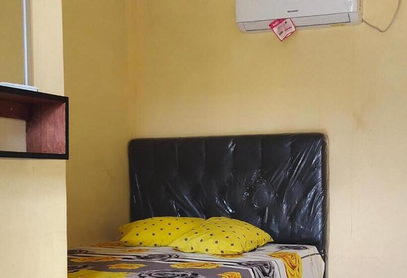 ユースホステル Penginapan Karanglaut Santolo