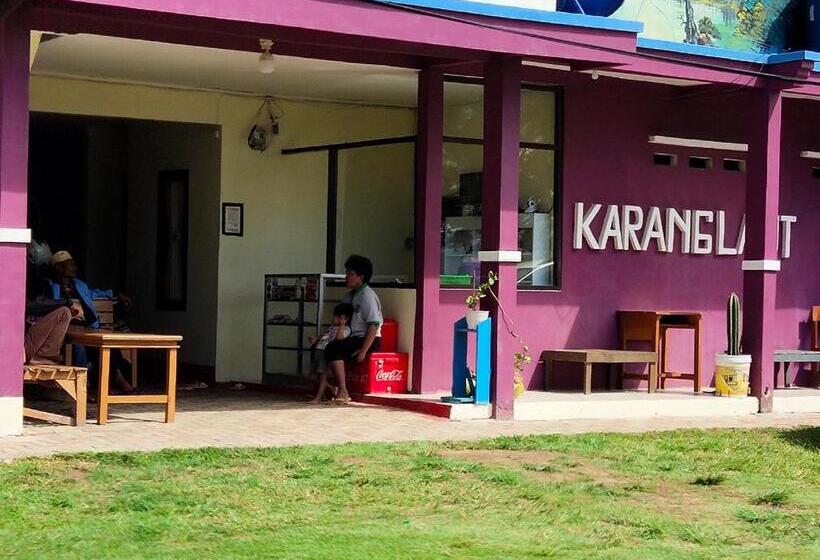 ユースホステル Penginapan Karanglaut Santolo