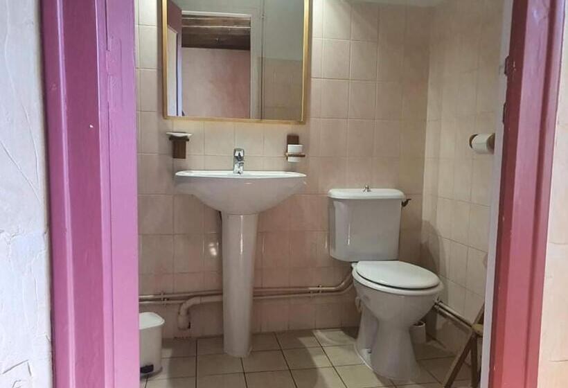 ベッドアンドブレックファースト Ferme équestre & Chambres D Hôtes Gateau Stables Proche Guédelon