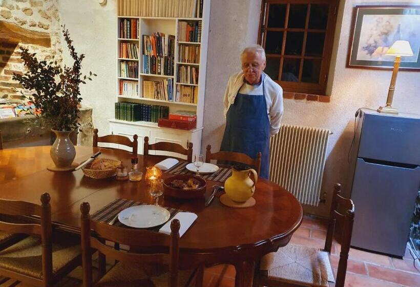 ベッドアンドブレックファースト Ferme équestre & Chambres D Hôtes Gateau Stables Proche Guédelon