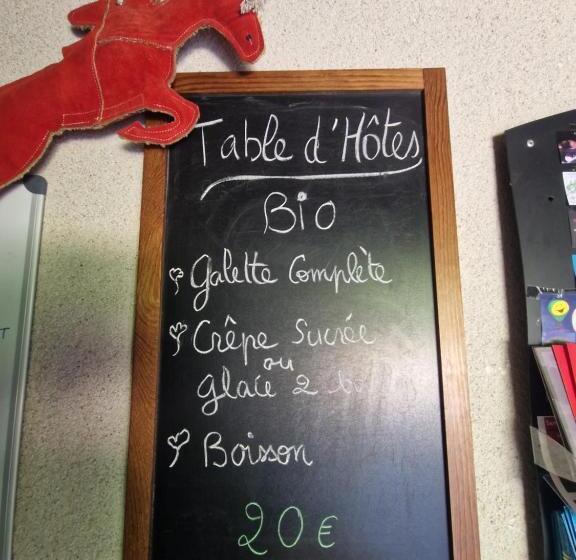 ベッドアンドブレックファースト Ferme équestre & Chambres D Hôtes Gateau Stables Proche Guédelon