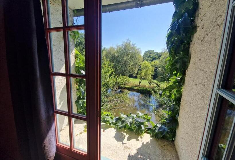 ベッドアンドブレックファースト Ferme équestre & Chambres D Hôtes Gateau Stables Proche Guédelon