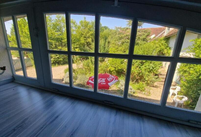 ベッドアンドブレックファースト Ferme équestre & Chambres D Hôtes Gateau Stables Proche Guédelon