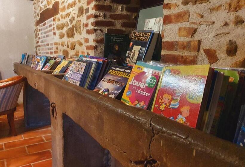 ベッドアンドブレックファースト Ferme équestre & Chambres D Hôtes Gateau Stables Proche Guédelon