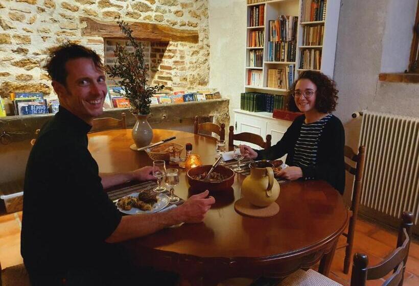 ベッドアンドブレックファースト Ferme équestre & Chambres D Hôtes Gateau Stables Proche Guédelon