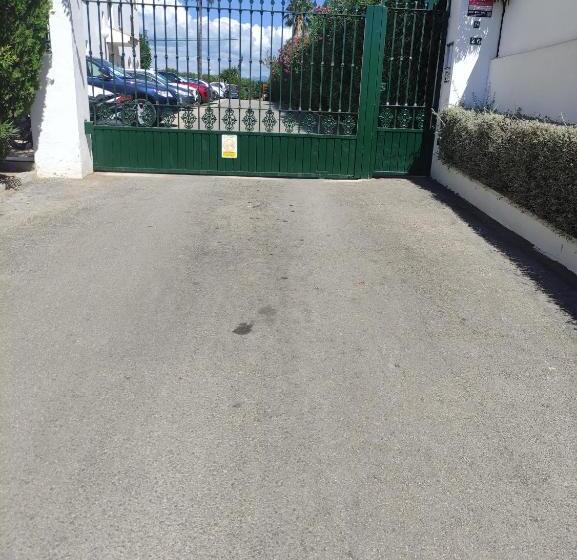 Casa Trebol Parquing Gratis