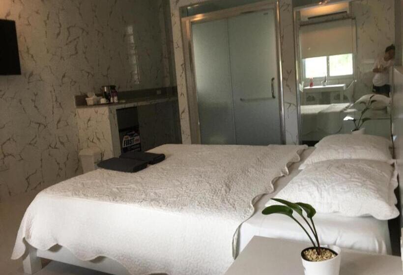 هتل Sena Gladyz Suites