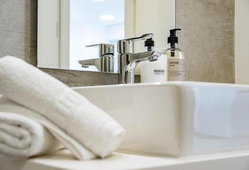 Inf42m  Apotel Infinity By Roomservices