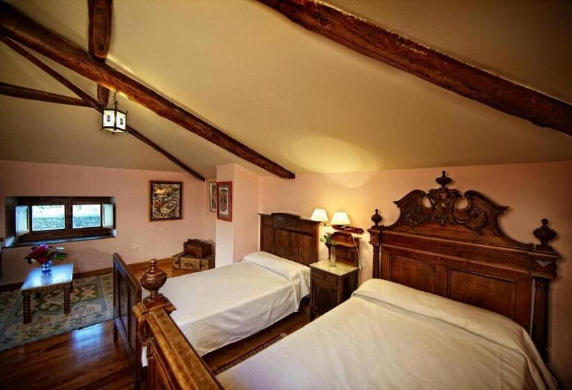 La Cochera De Somao, Casona De Tipología Indiana