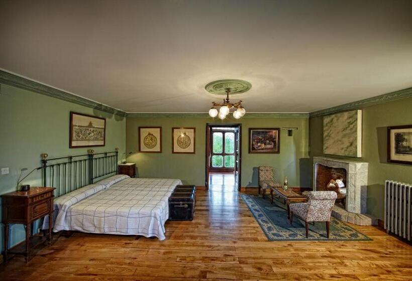 La Cochera De Somao, Casona De Tipología Indiana