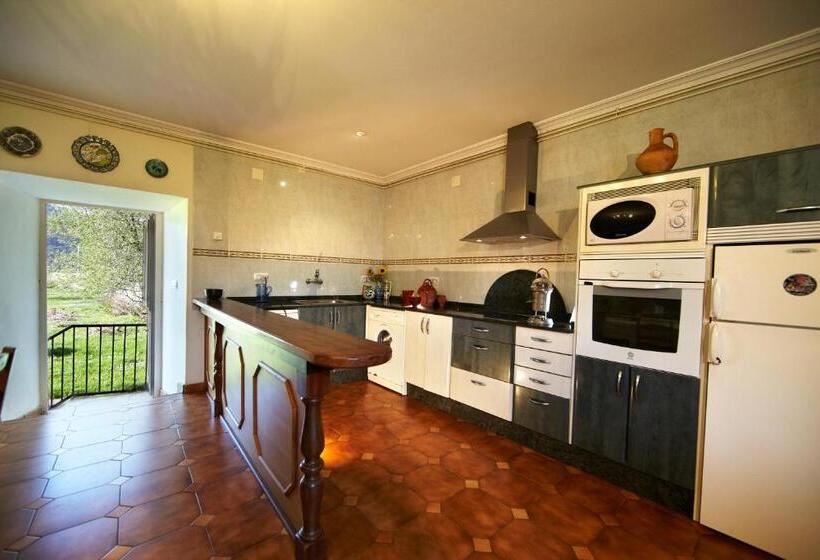 La Cochera De Somao, Casona De Tipología Indiana