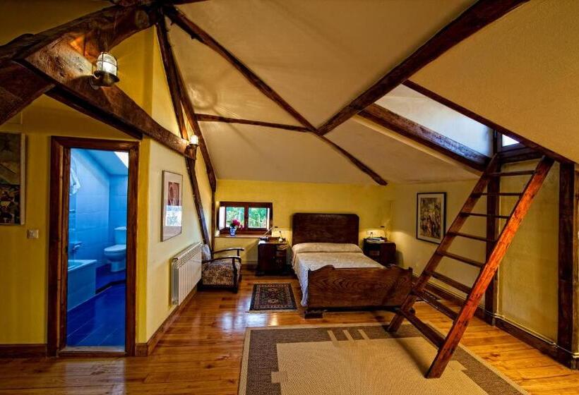 La Cochera De Somao, Casona De Tipología Indiana