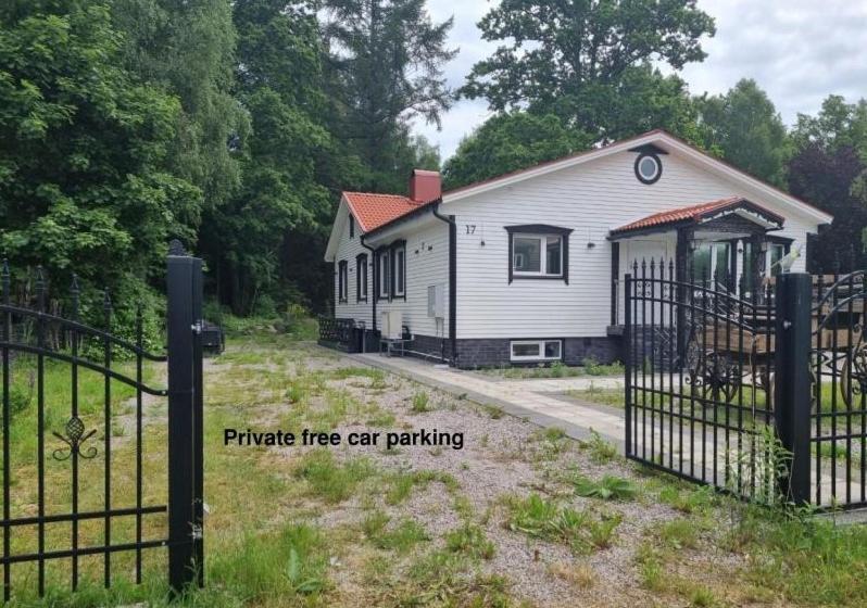 Moonlight   Trevlig Källarlägenhet