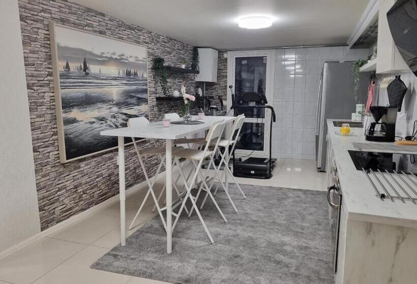 Moonlight   Trevlig Källarlägenhet