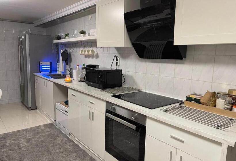 Moonlight   Trevlig Källarlägenhet