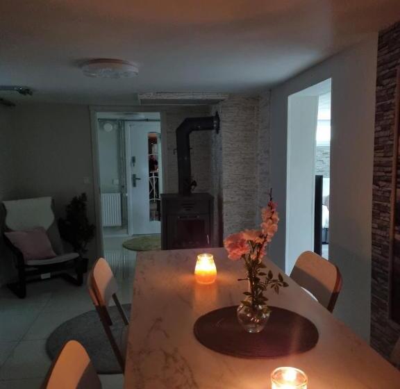 Moonlight   Trevlig Källarlägenhet