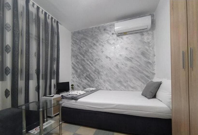 ペンション каламанди