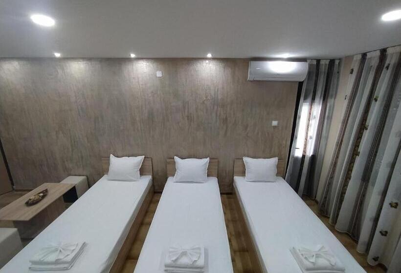 ペンション каламанди