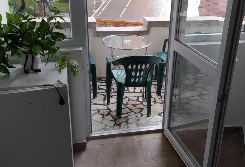 ペンション каламанди