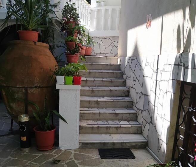 ペンション каламанди