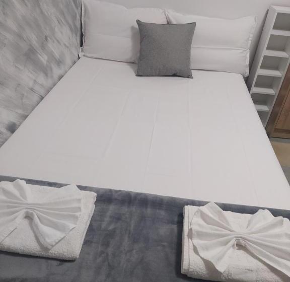 ペンション каламанди