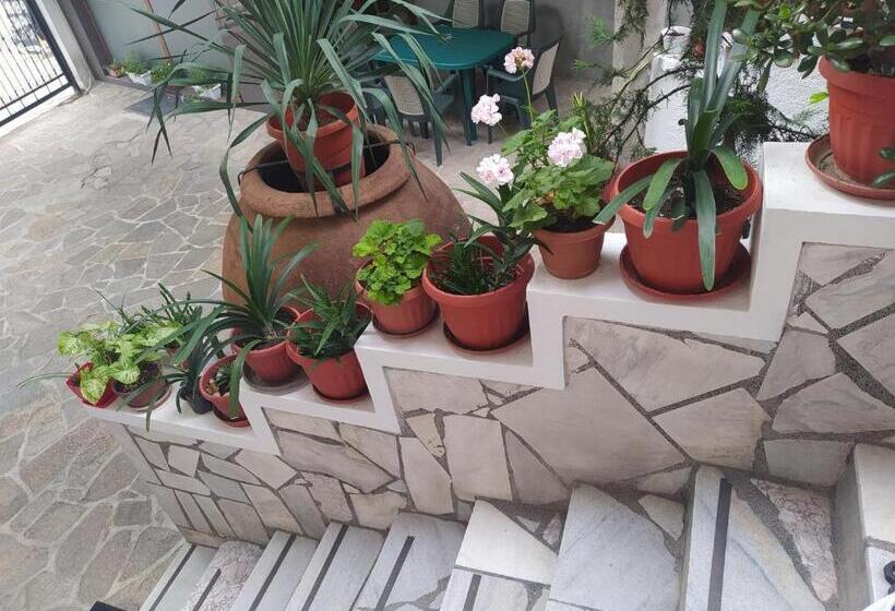 ペンション каламанди