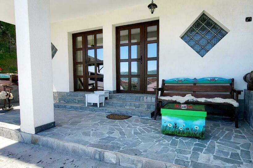 펜션 Casa Albinuța