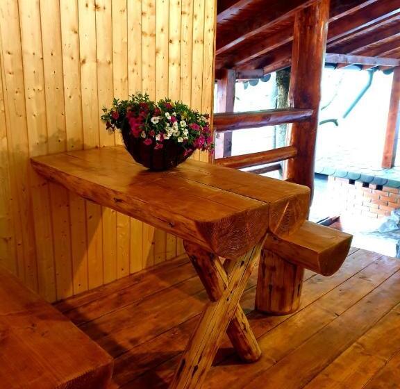 פנסיון Căbănuța Cocoțată