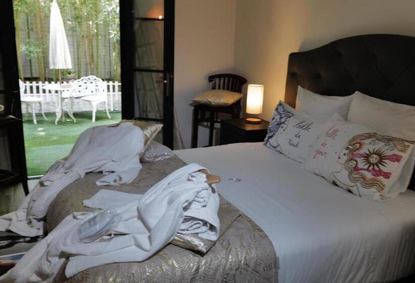 بنسيون Les Canoubiers Luxe Et Sérénité Au Cœur De Saint Tropez Suites Spacieuses Avec Jardin Enchanteur