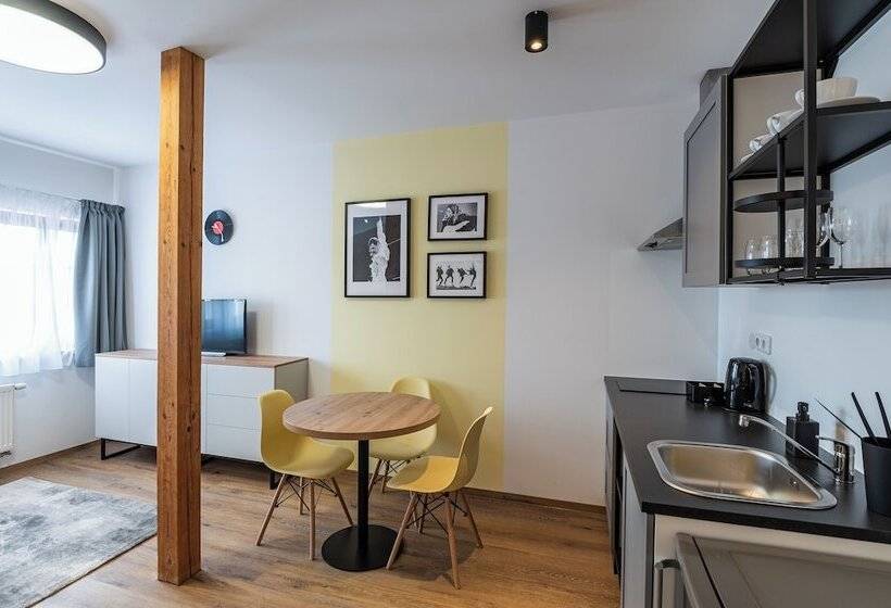 פנסיון Restovna