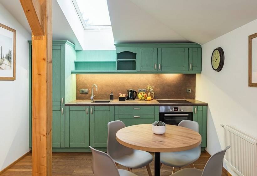 פנסיון Restovna