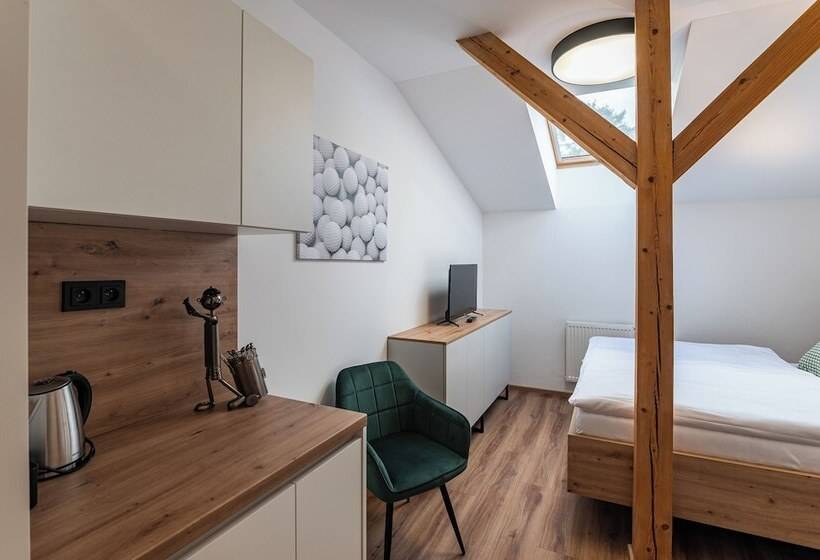 פנסיון Restovna