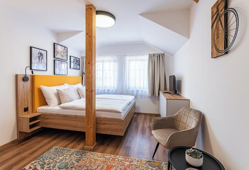 פנסיון Restovna