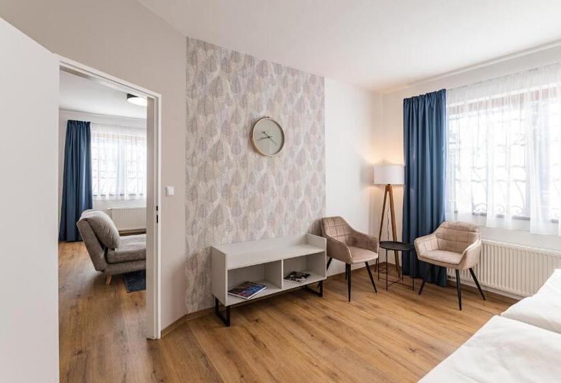 פנסיון Restovna