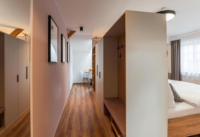 פנסיון Restovna