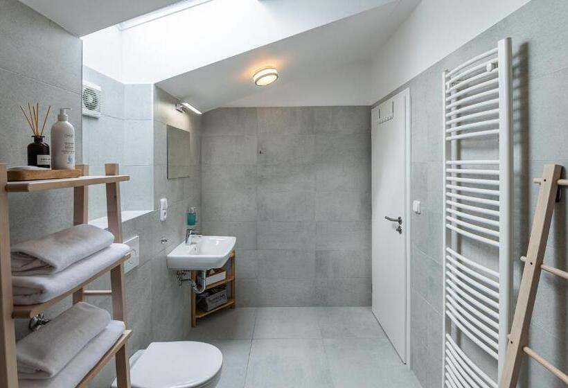 פנסיון Restovna