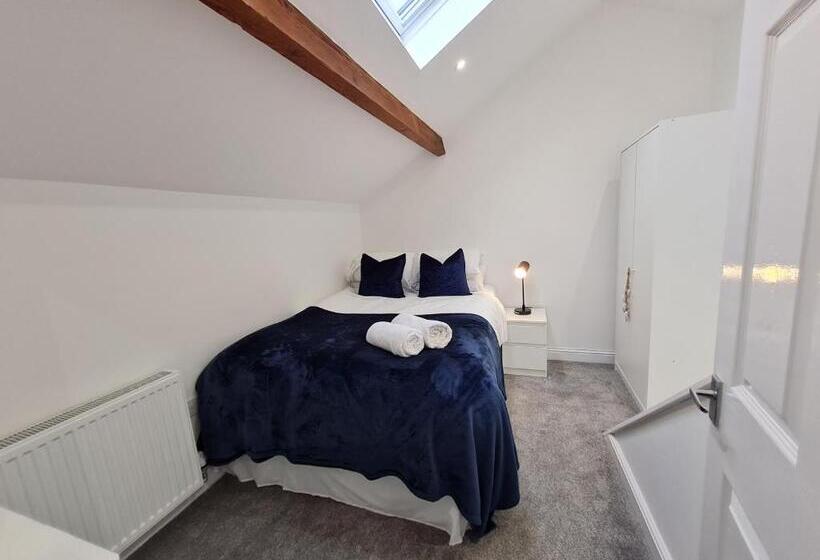 Perfect Location 3 Bed Serviced Apartment With Bike Storage For Bpw. Close To Brecon Beacons