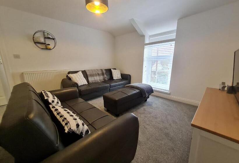 Perfect Location 3 Bed Serviced Apartment With Bike Storage For Bpw. Close To Brecon Beacons