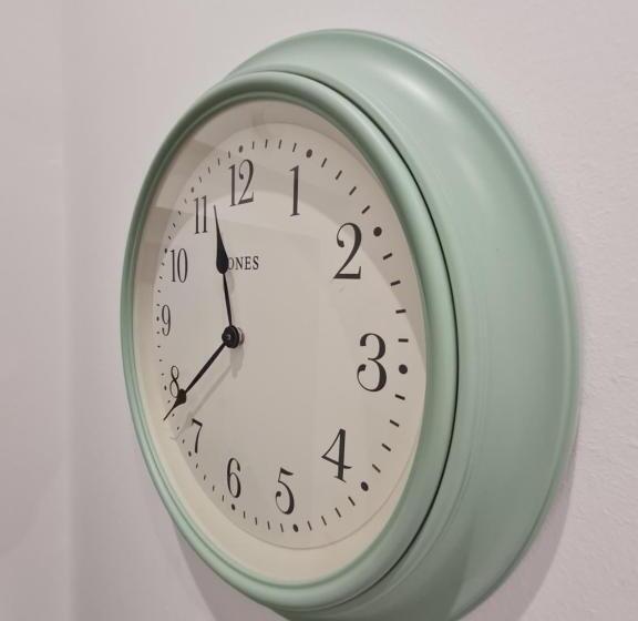 Perfect Location 3 Bed Serviced Apartment With Bike Storage For Bpw. Close To Brecon Beacons