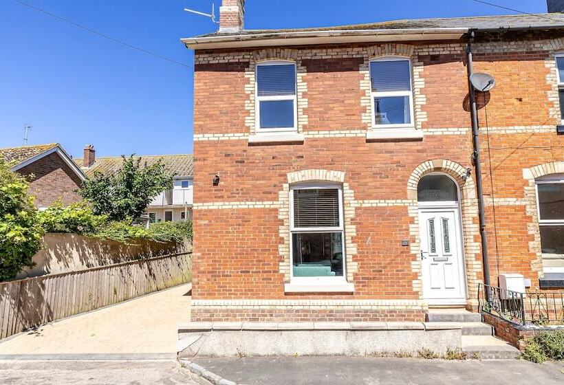 The Terrace   Light, Bright Characterful Coastal Home With Parking Near Beaches