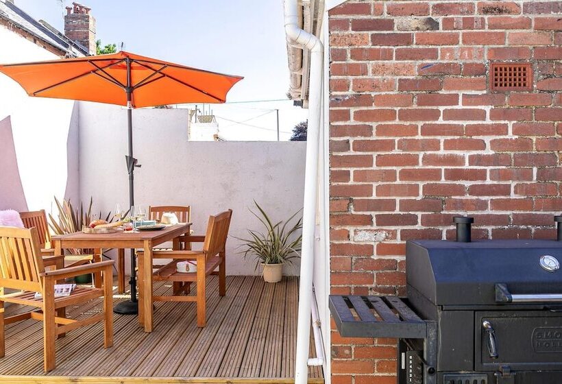 The Terrace   Light, Bright Characterful Coastal Home With Parking Near Beaches