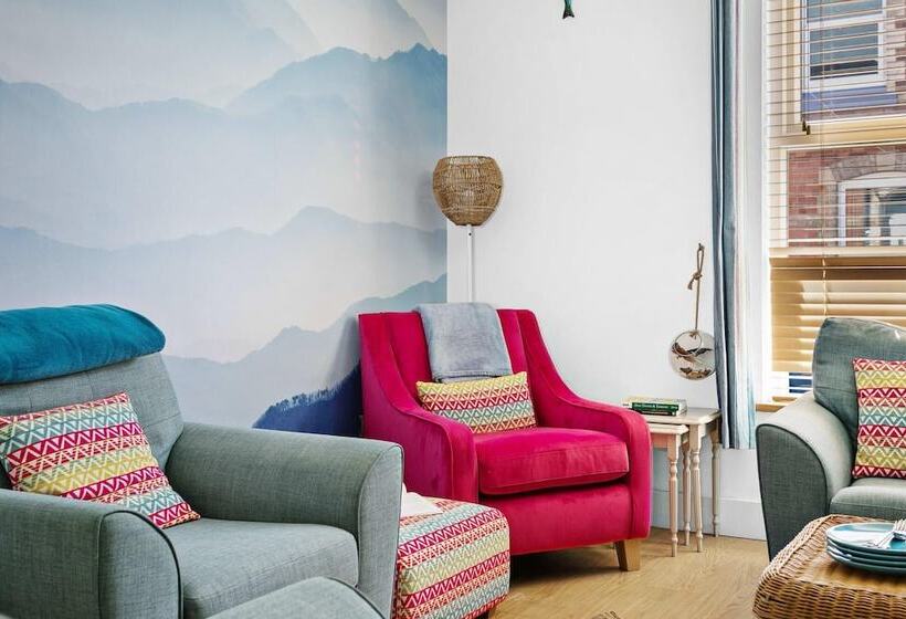 The Terrace   Light, Bright Characterful Coastal Home With Parking Near Beaches