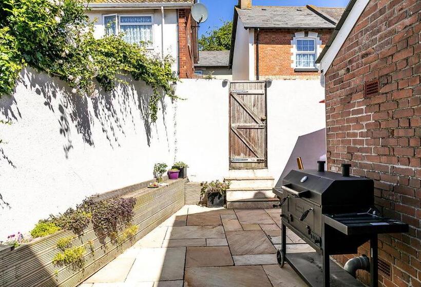 The Terrace   Light, Bright Characterful Coastal Home With Parking Near Beaches