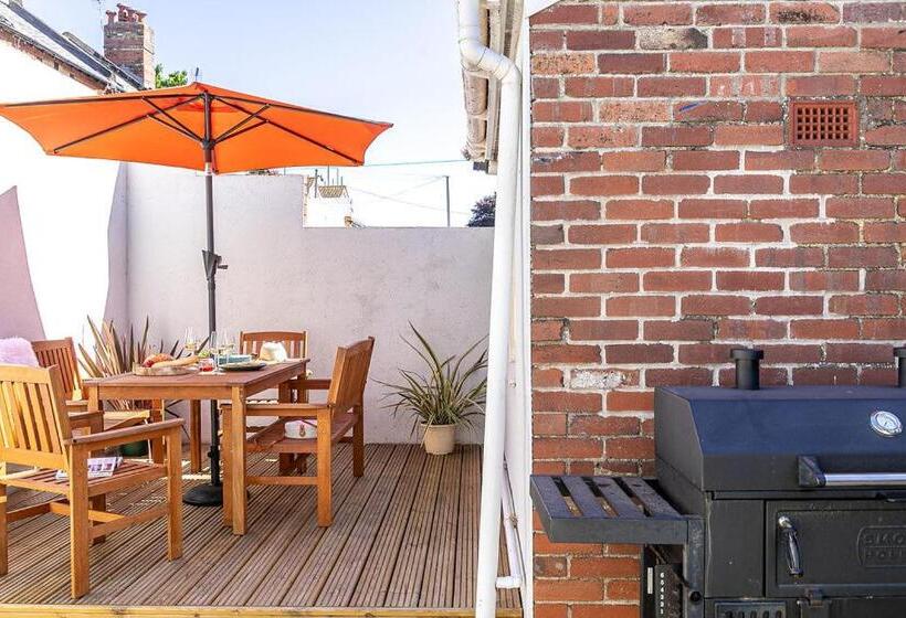 The Terrace   Light, Bright Characterful Coastal Home With Parking Near Beaches