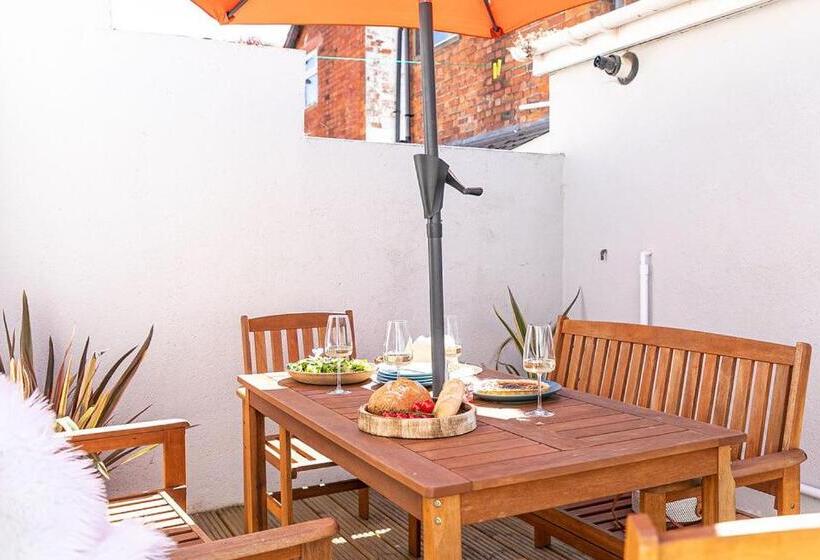 The Terrace   Light, Bright Characterful Coastal Home With Parking Near Beaches