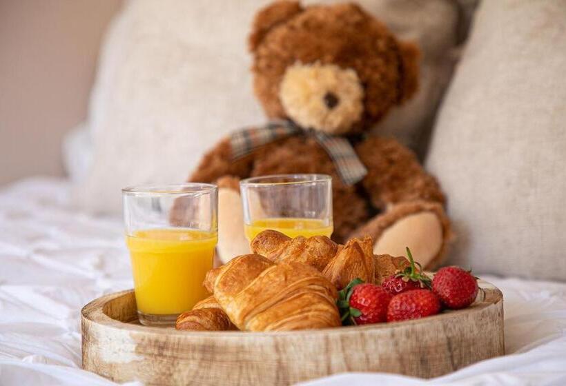 The Terrace   Light, Bright Characterful Coastal Home With Parking Near Beaches