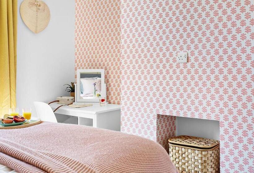 The Terrace   Light, Bright Characterful Coastal Home With Parking Near Beaches